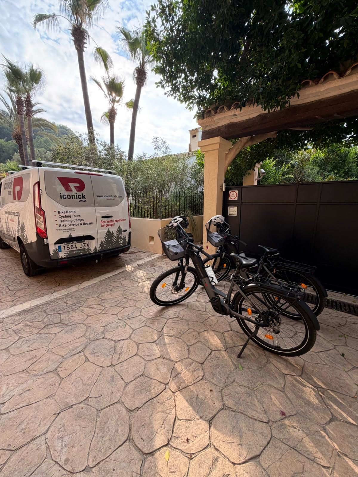 Furgoneta Iconick Ride lista para hotel o villa